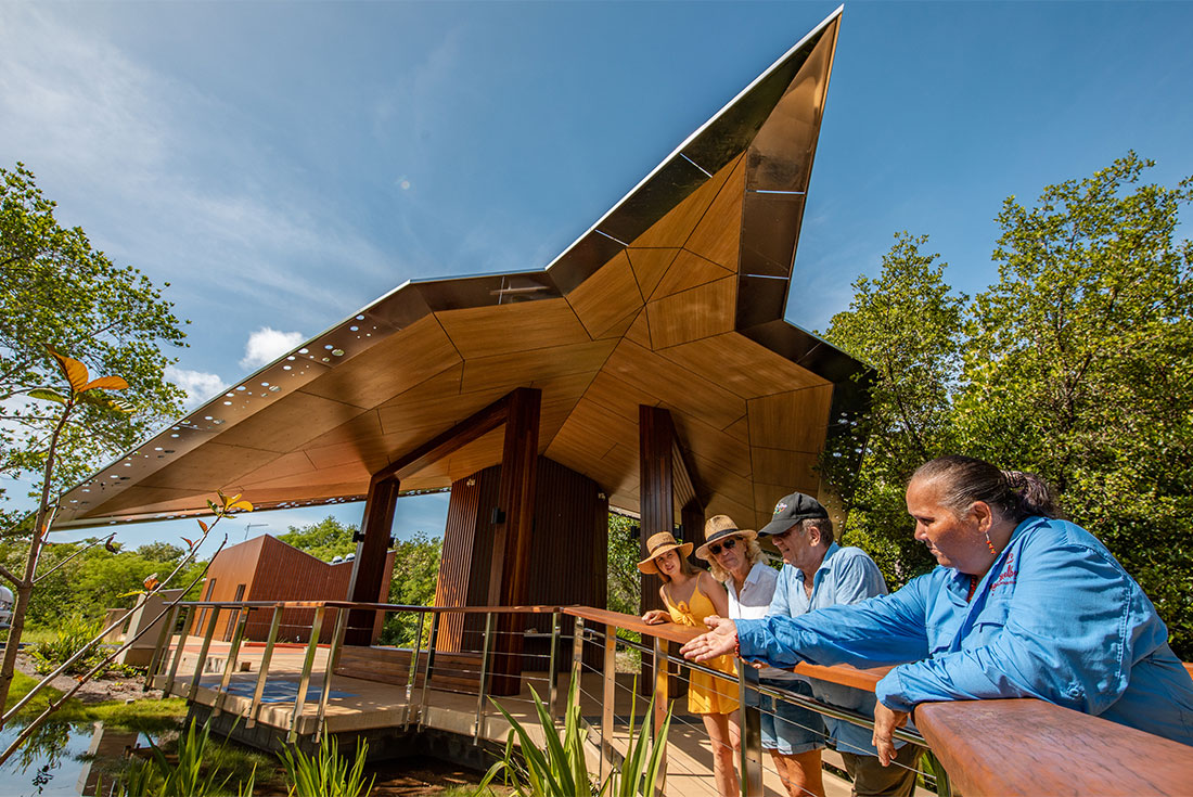 Mandingalbay guide shows travellers natural ecosystem