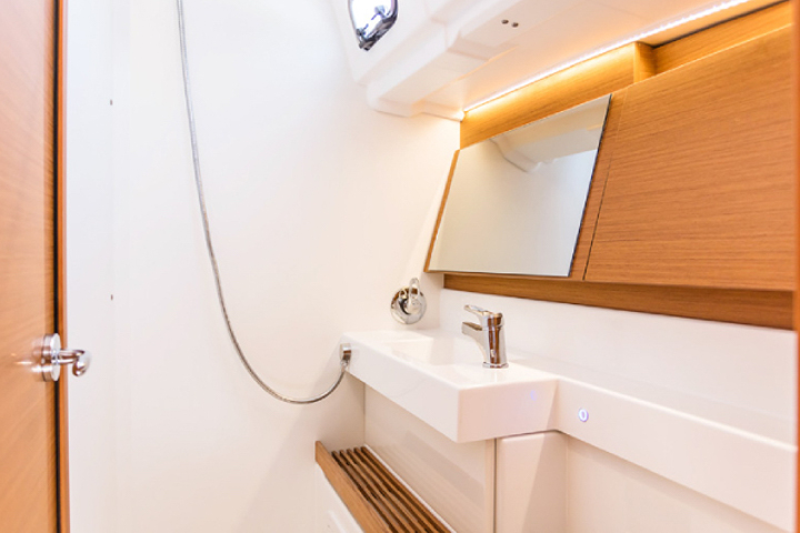 Bathroom aboard the Sun Odyssey 490