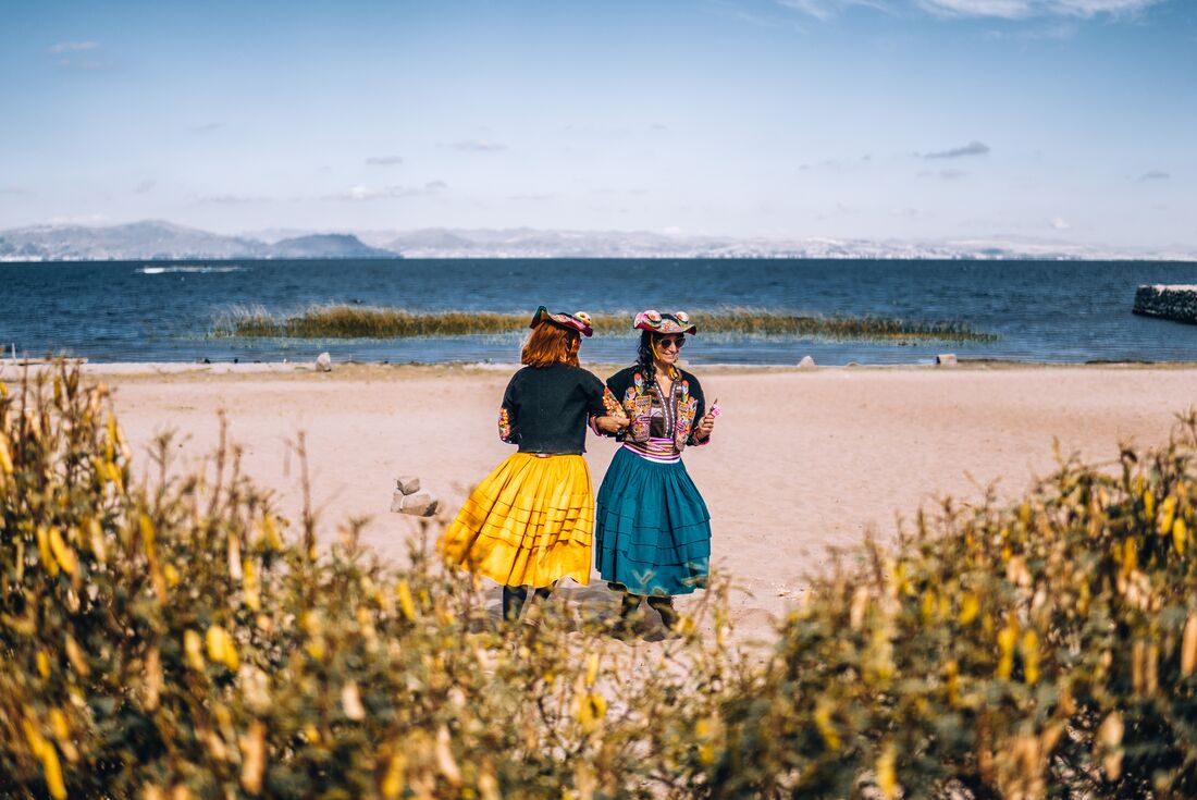 GGSFC_Peru-Lake-Titicaca_Travellers-Dancing_Traditional-Clothes