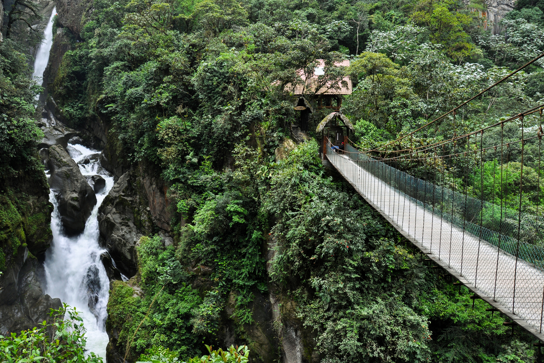 Ecuador_banos-waterfall-rope-bridge